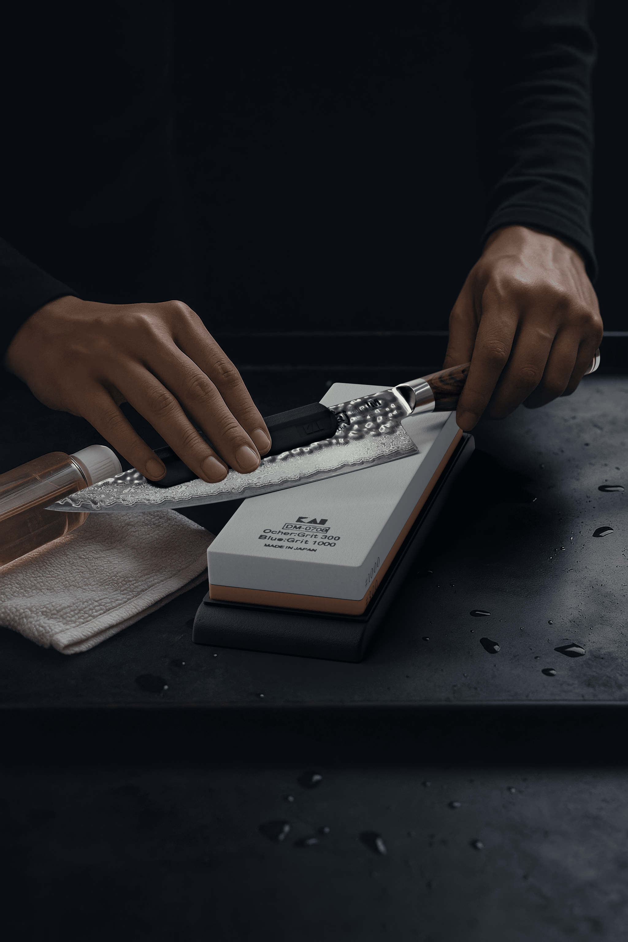 KAI Shun Premier Tim Mälzer Damastkochmesser mit Schleifstein und Schleifhilfe